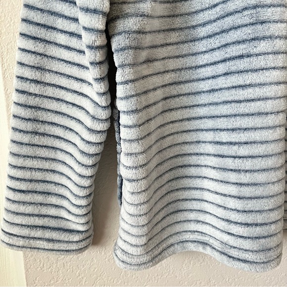 Weekends by Chico’s Cozisoft Ribbed Plush Pullover Shacket Size Large Sweater - Picture 13 of 15